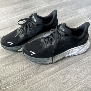 Hoka Arahi 6 Running Shoe, Black Womens 9.5